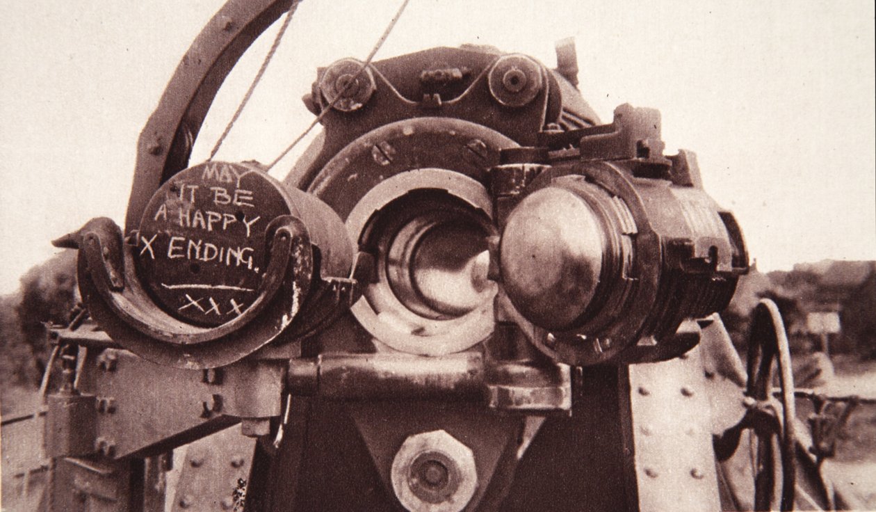Dans une des batteries de Strafing : un message à Fritz, de The Illustrated War News, 5 juillet 1916 - English Photographer