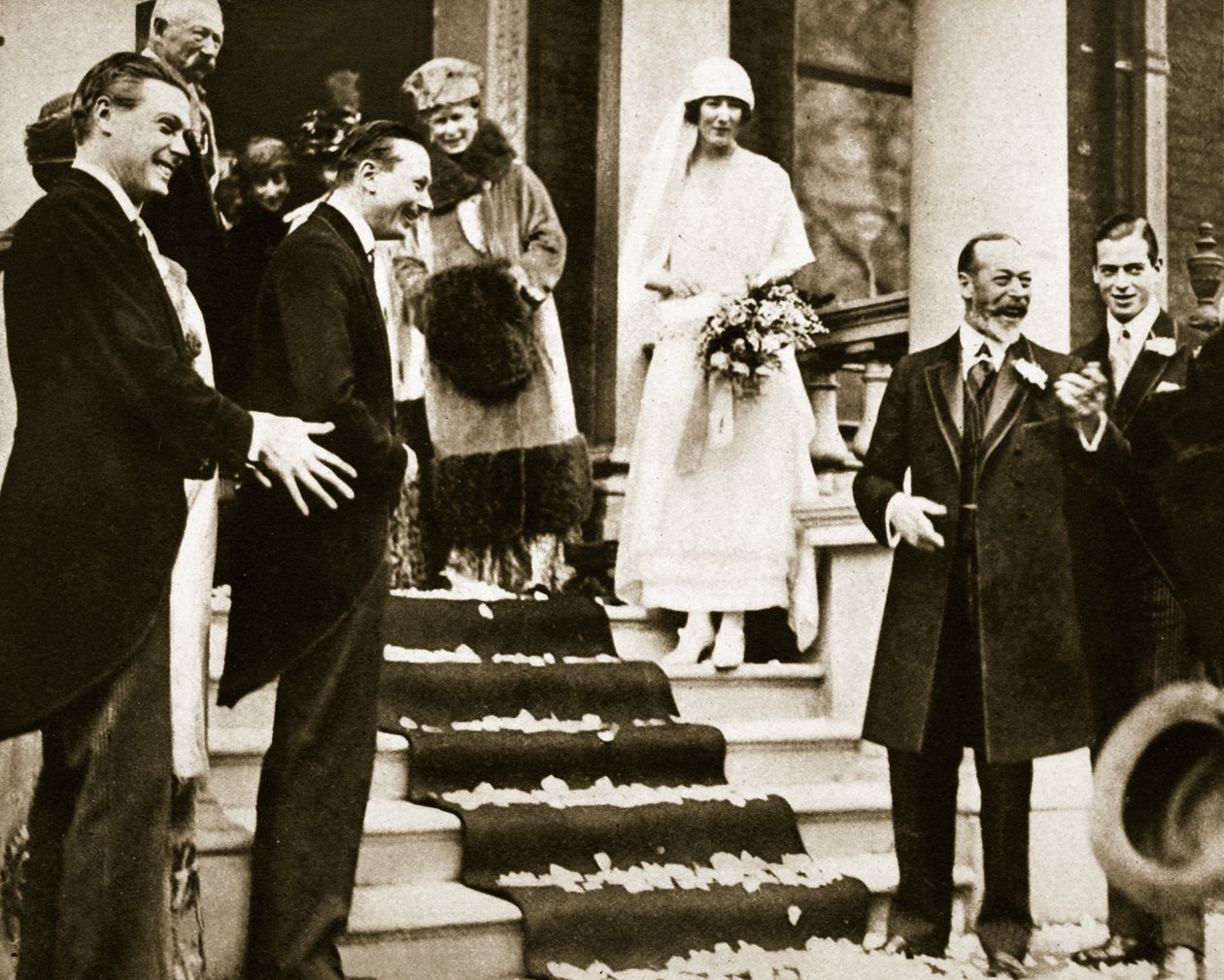Le roi George fait ses adieux à la princesse Maud, fille de la princesse royale, alors qu