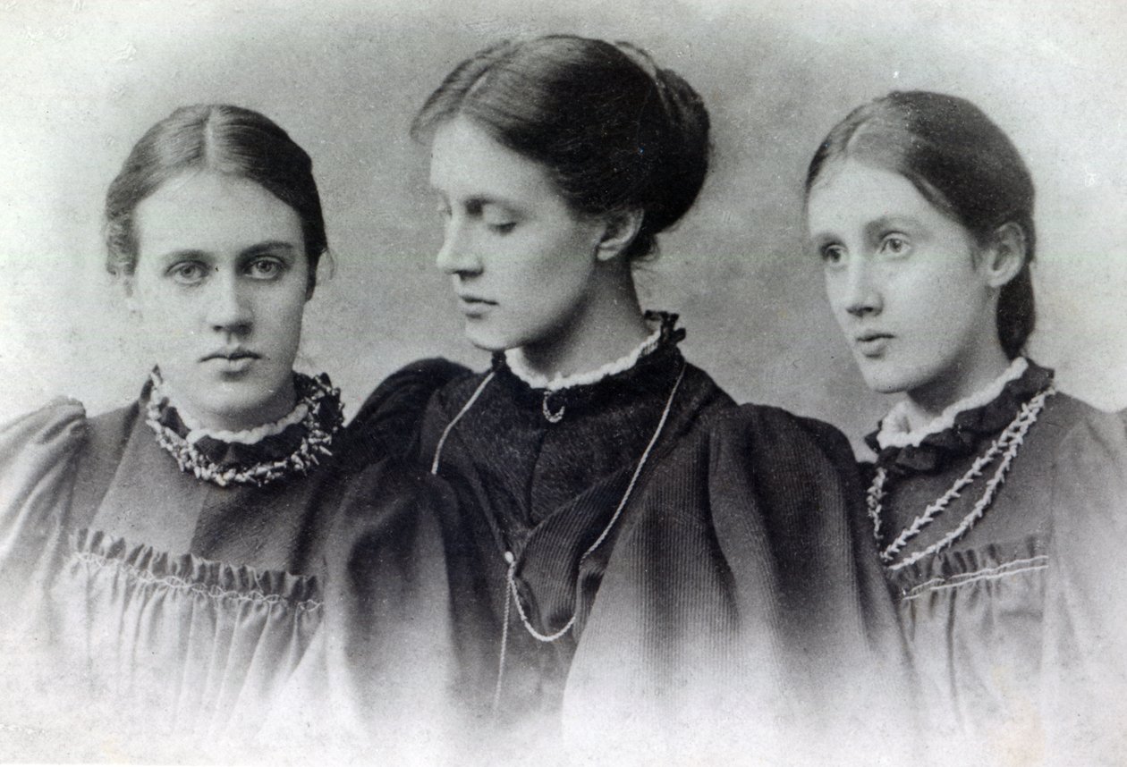 Stella, Vanessa et Virginia Stephen, vers 1896 - English Photographer