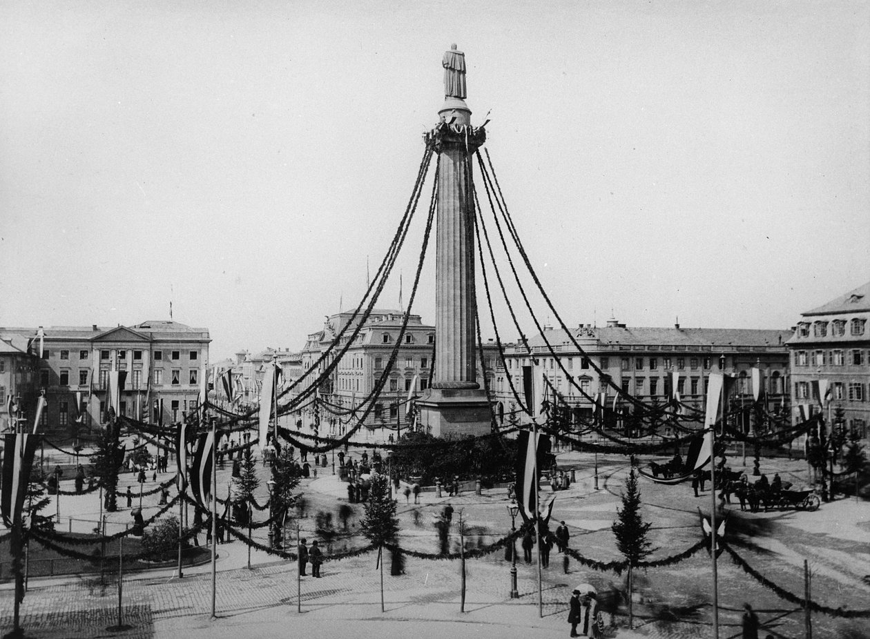 Le Luisenplatz, Darmstadt, 30 avril 1884 - English Photographer