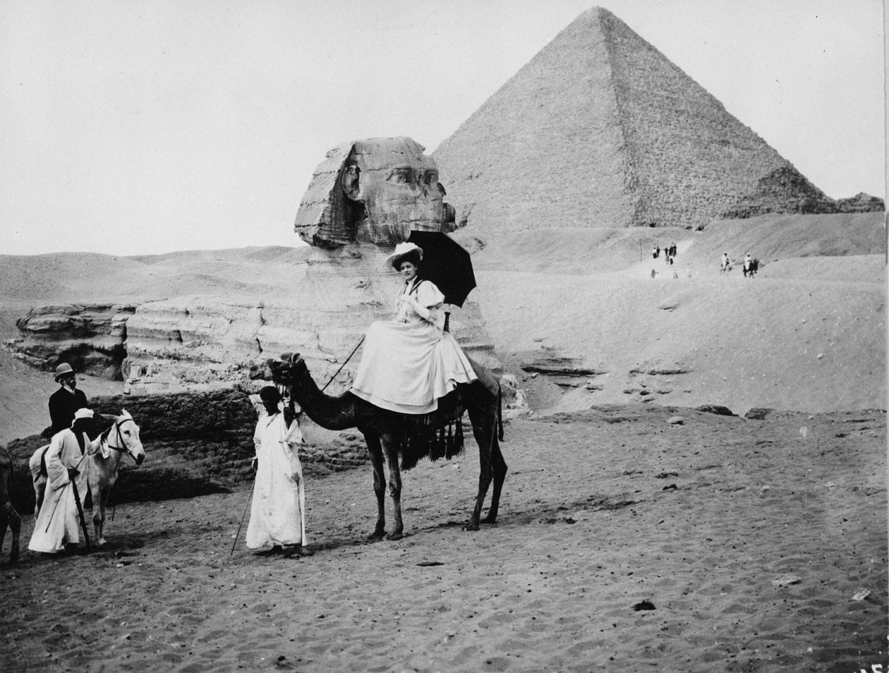 Le Sphinx et la Pyramide de Khéops - English Photographer
