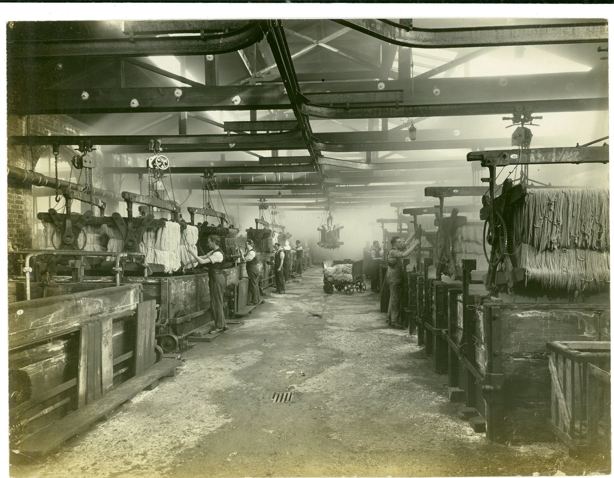 La vieille teinturerie, usine de tapis, 1923 - English Photographer