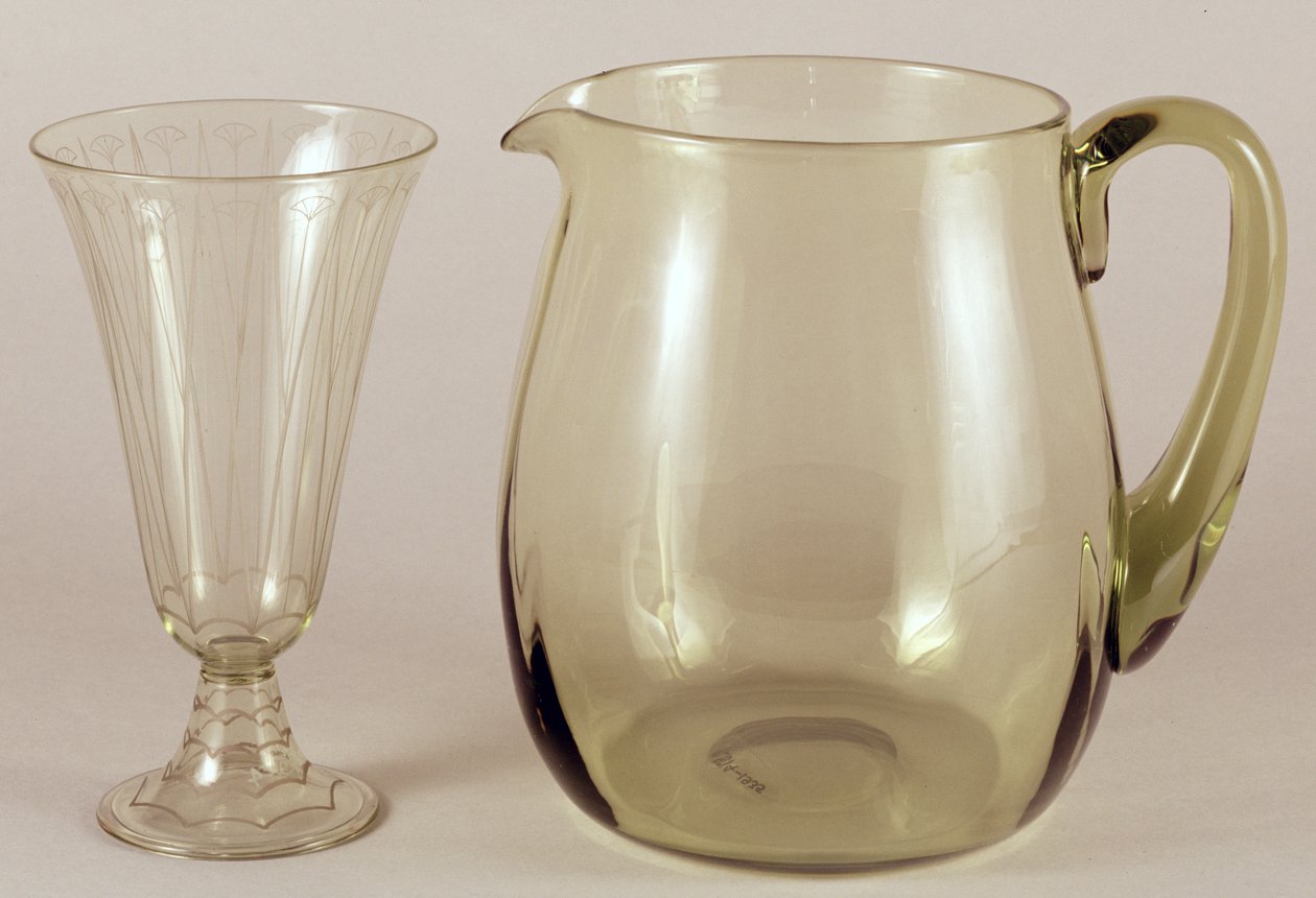 Vase gravé à l