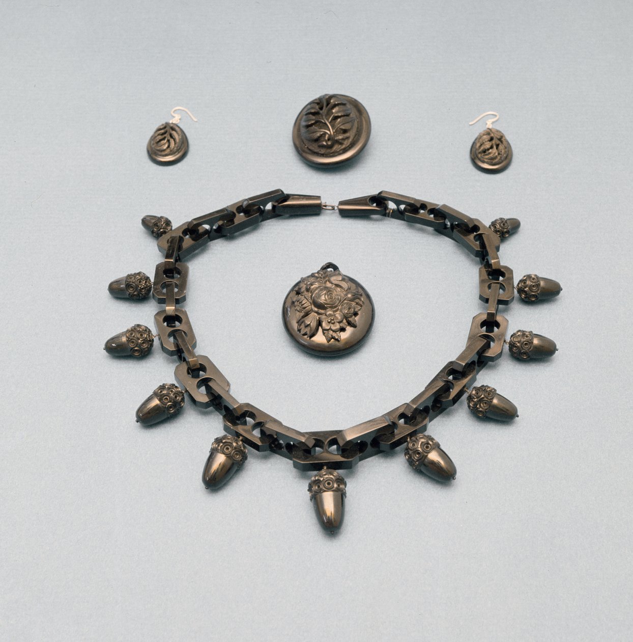 Collier, boucles d