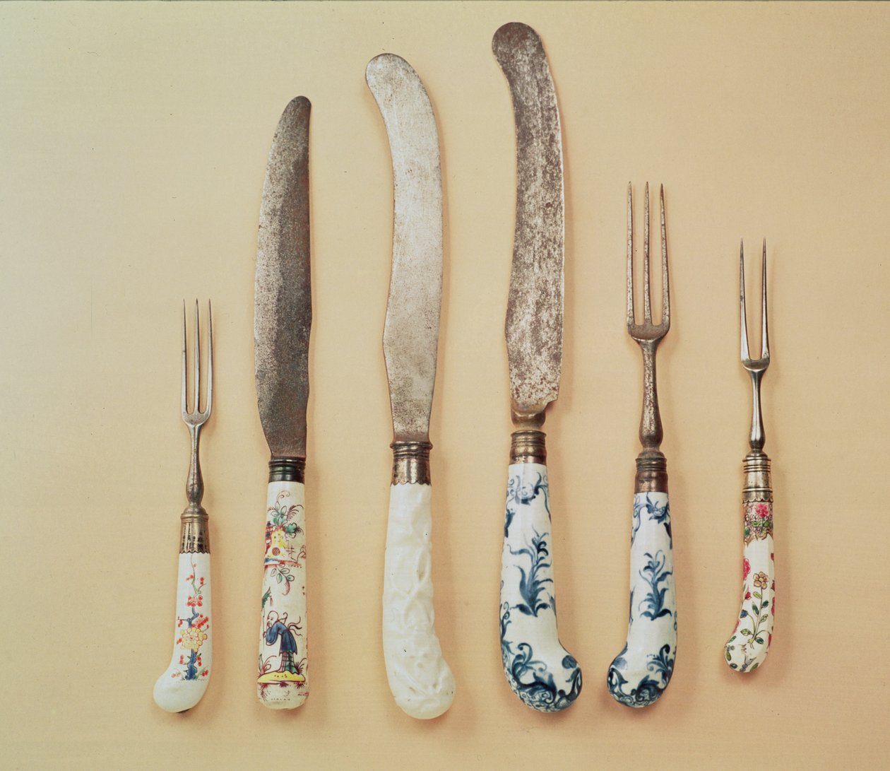Manches de couteau et de fourchette en porcelaine - English School