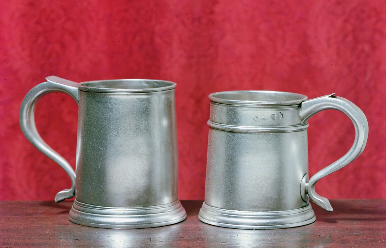 Chopes, de gauche à droite : par Timbrell et Bentley de Londres, 1713 ; par Nathaniel Locke de Londres, 1716 (argent) - English School