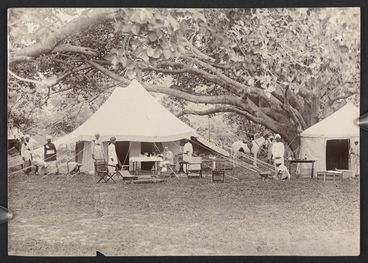 J.J. Cotton en topi et tente - English Photographer