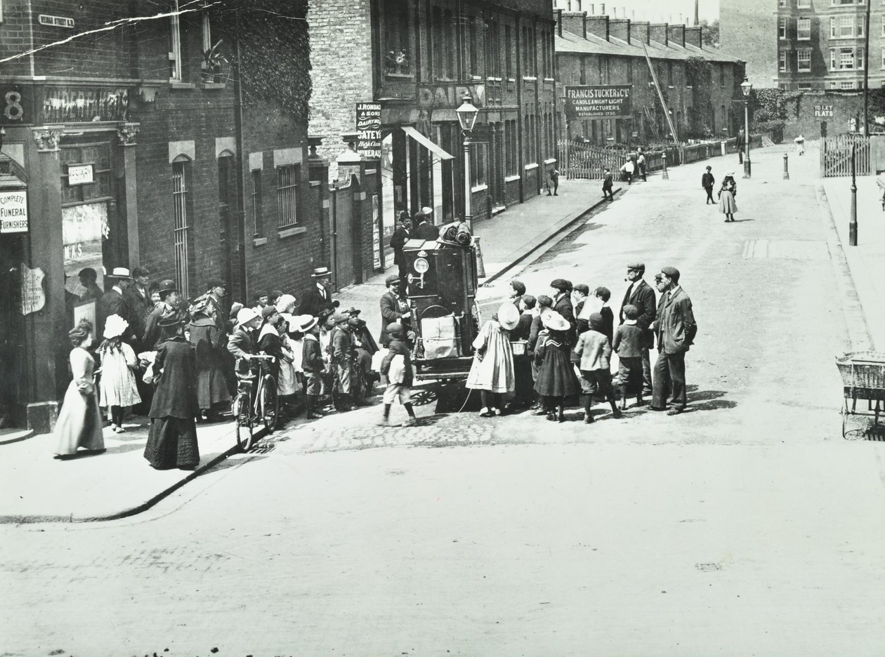 Un organiste de rue à Putney, Londres, 1886 - English Photographer