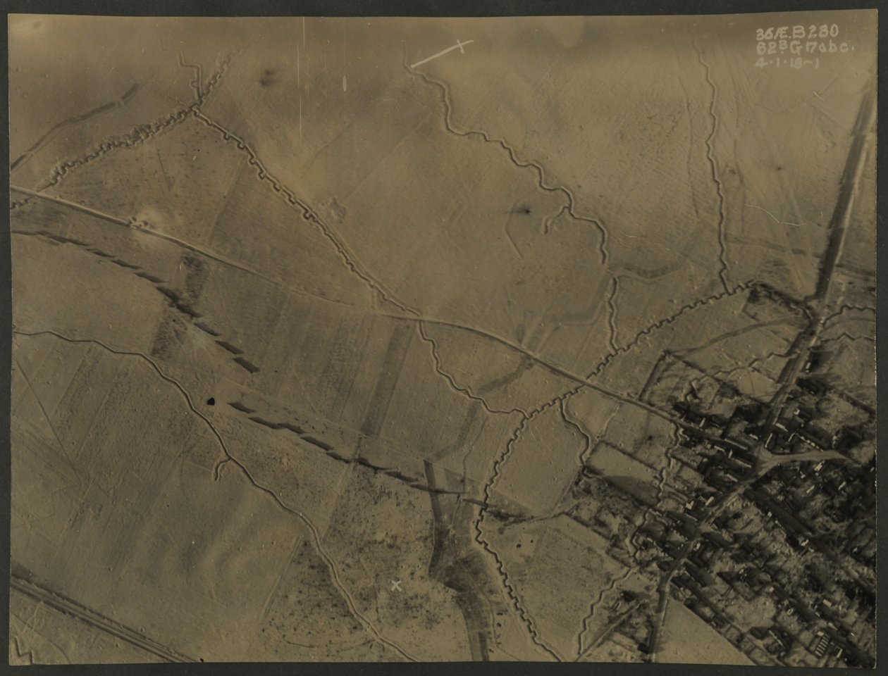 Photographie aérienne avec tranchées de la Première Guerre mondiale, 1918 - English Photographer