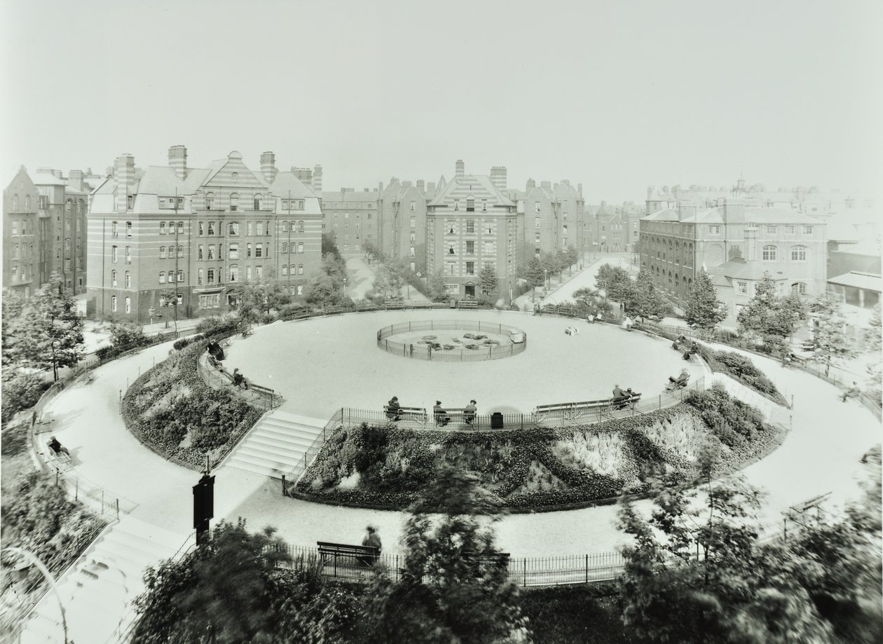 Boundary Estate : Arnold Circus, vue des jardins publics et des appartements, Londres - English Photographer