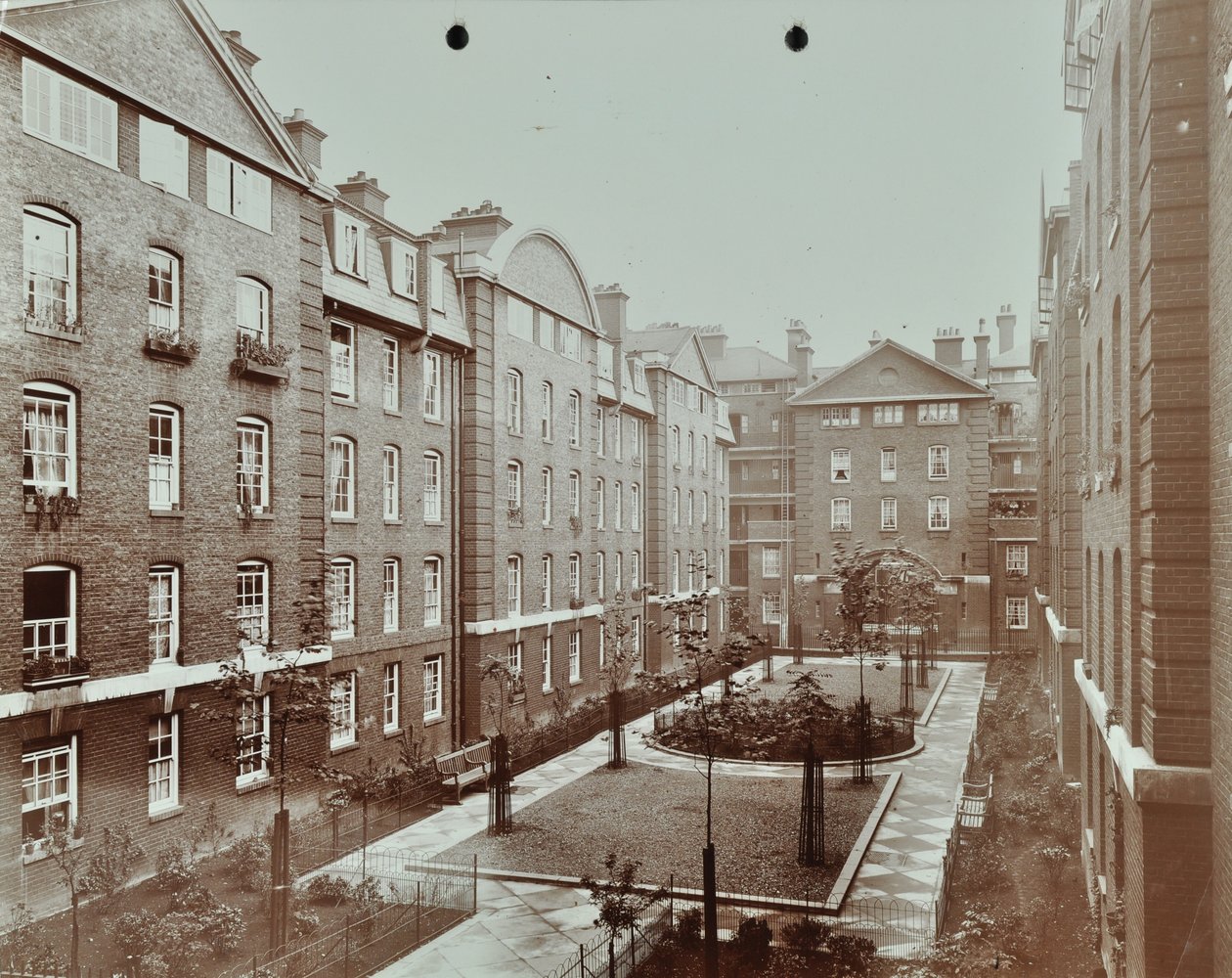 Bourne Estate : jardin de cour formel, Londres - English Photographer