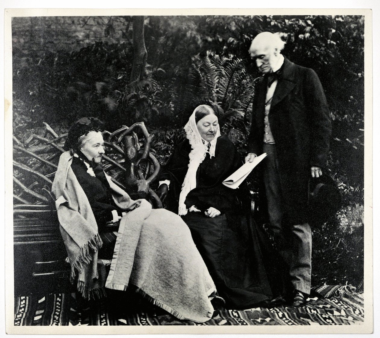 Florence Nightingale, Parthenope, Lady Verney et Sir Harry Verney à Claydon House - English Photographer