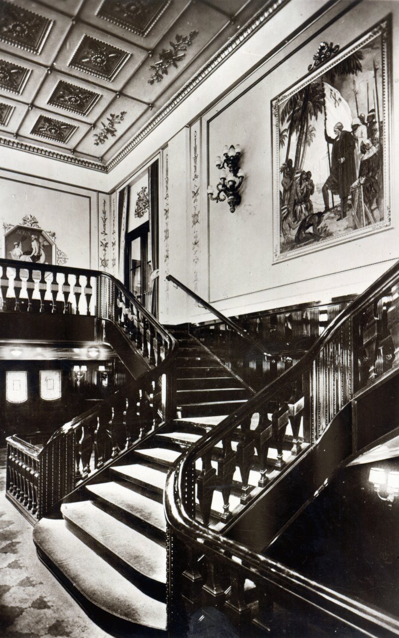 Grand escalier à bord du HMS Homeric - English Photographer