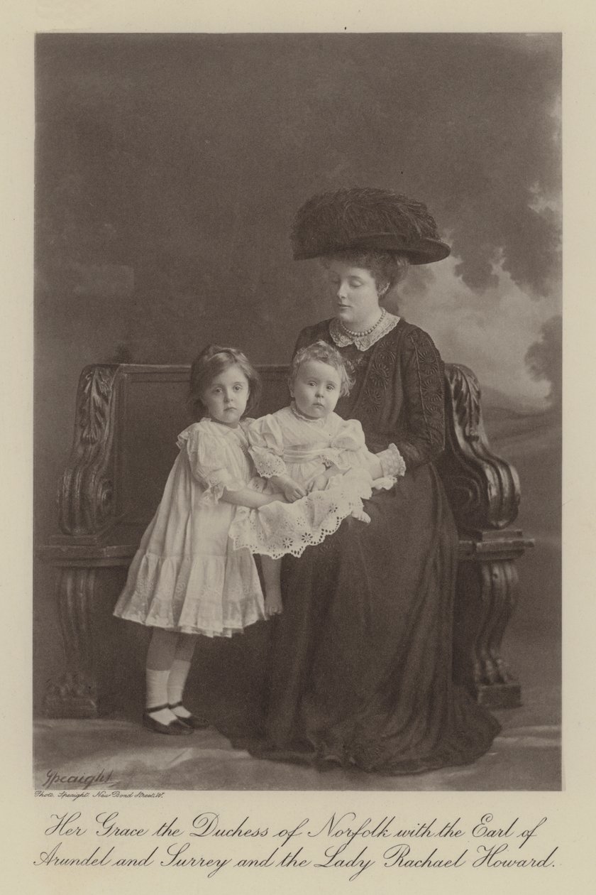 Sa Grâce la duchesse de Norfolk avec le comte d