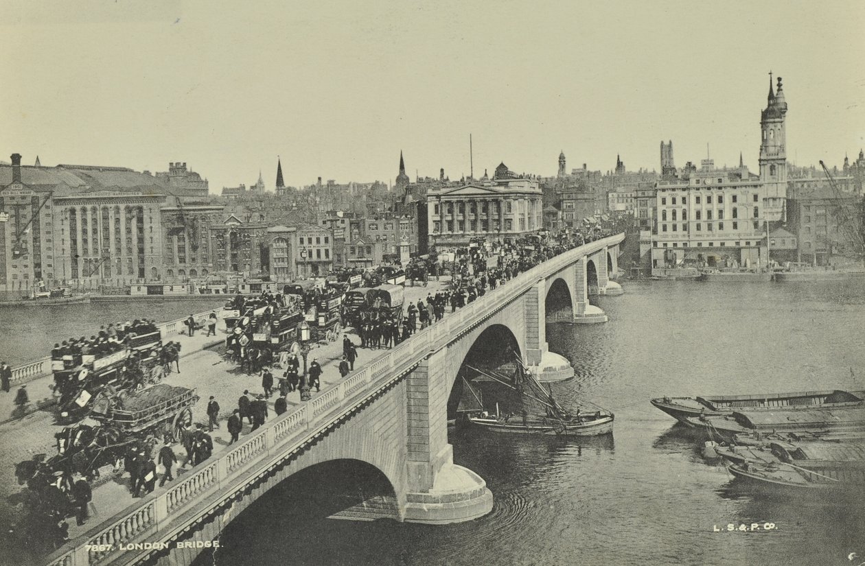 Pont de Londres : omnibus et charrettes hippomobiles, ainsi que des piétons, traversent le pont, 1895 - English Photographer