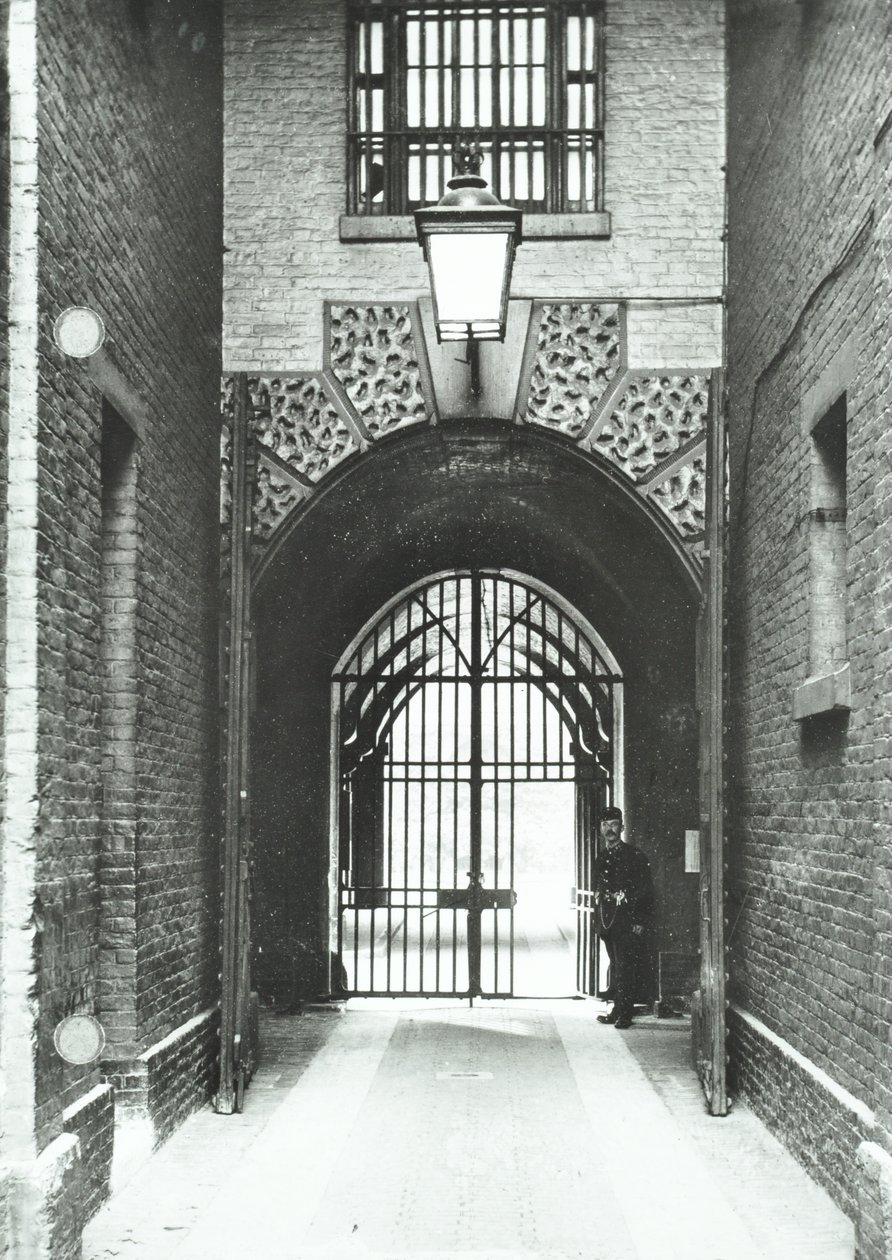 Prison de Millbank: passage principal, Warden Barnard dans l