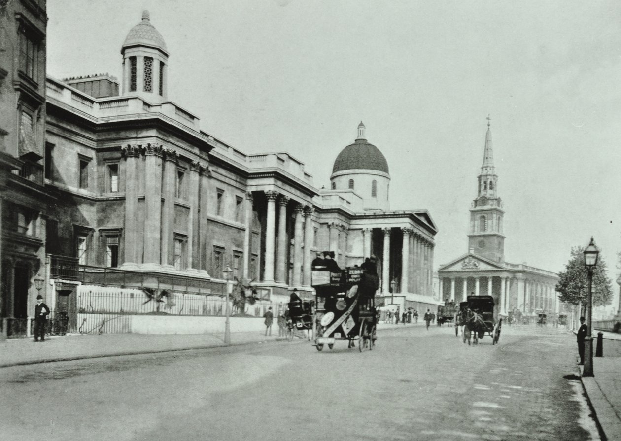 Saint Martin in the Fields et la National Gallery, Trafalgar Square, Westminster : côté nord vue vers l