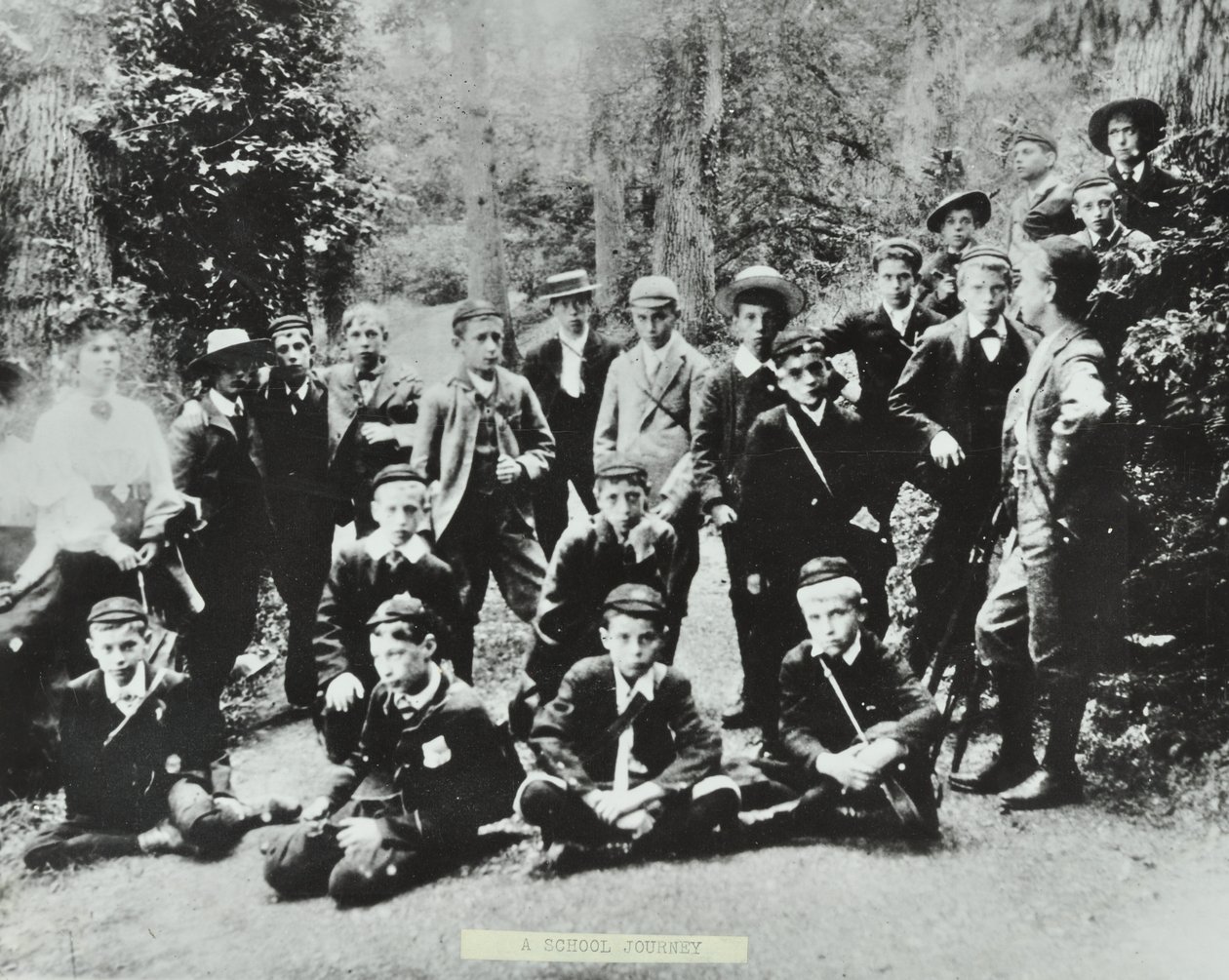 Le premier voyage scolaire du London School Board. Enfants de Bell Road Higher Grade School, Peckham visitent une mine dans la forêt de Dean, 1896 - English Photographer