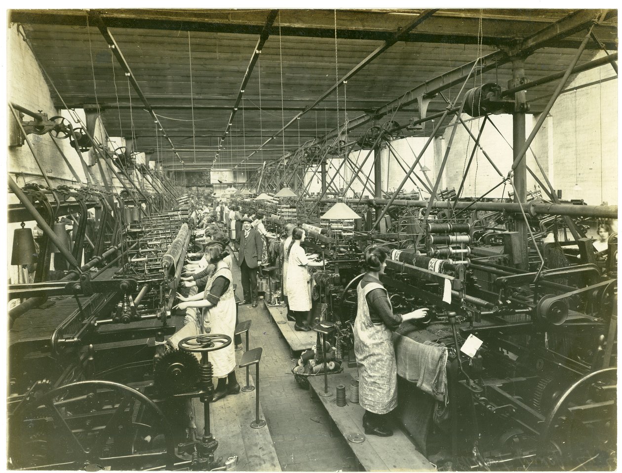 Tissage de Turquie, usine Hughes n°2, 1923 - English Photographer