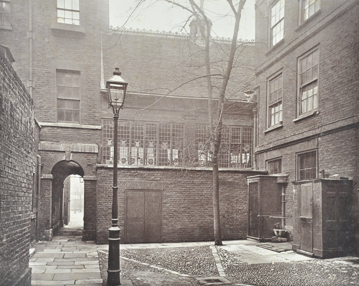 Vue de Barnards Inn, 1879 - English Photographer