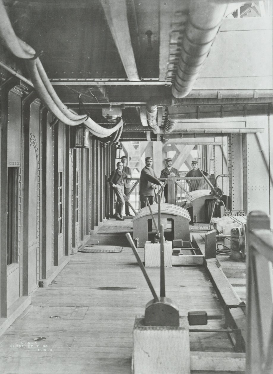 Ferry de Woolwich : plateforme de levier hydraulique du ponton nord, 1896 - English Photographer