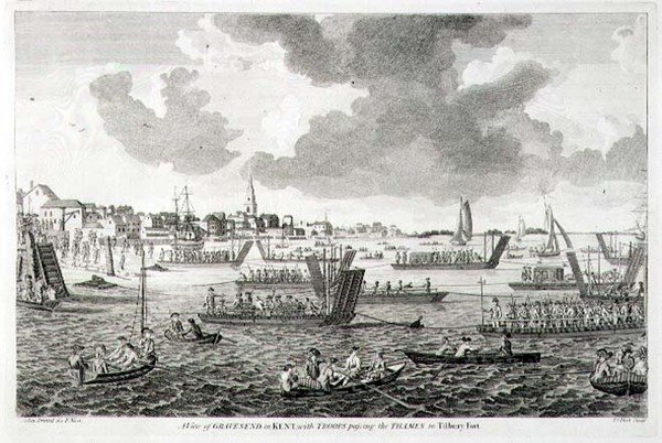 Vue de Gravesend dans le Kent, avec des troupes traversant la Tamise vers Tilbury Fort - English School