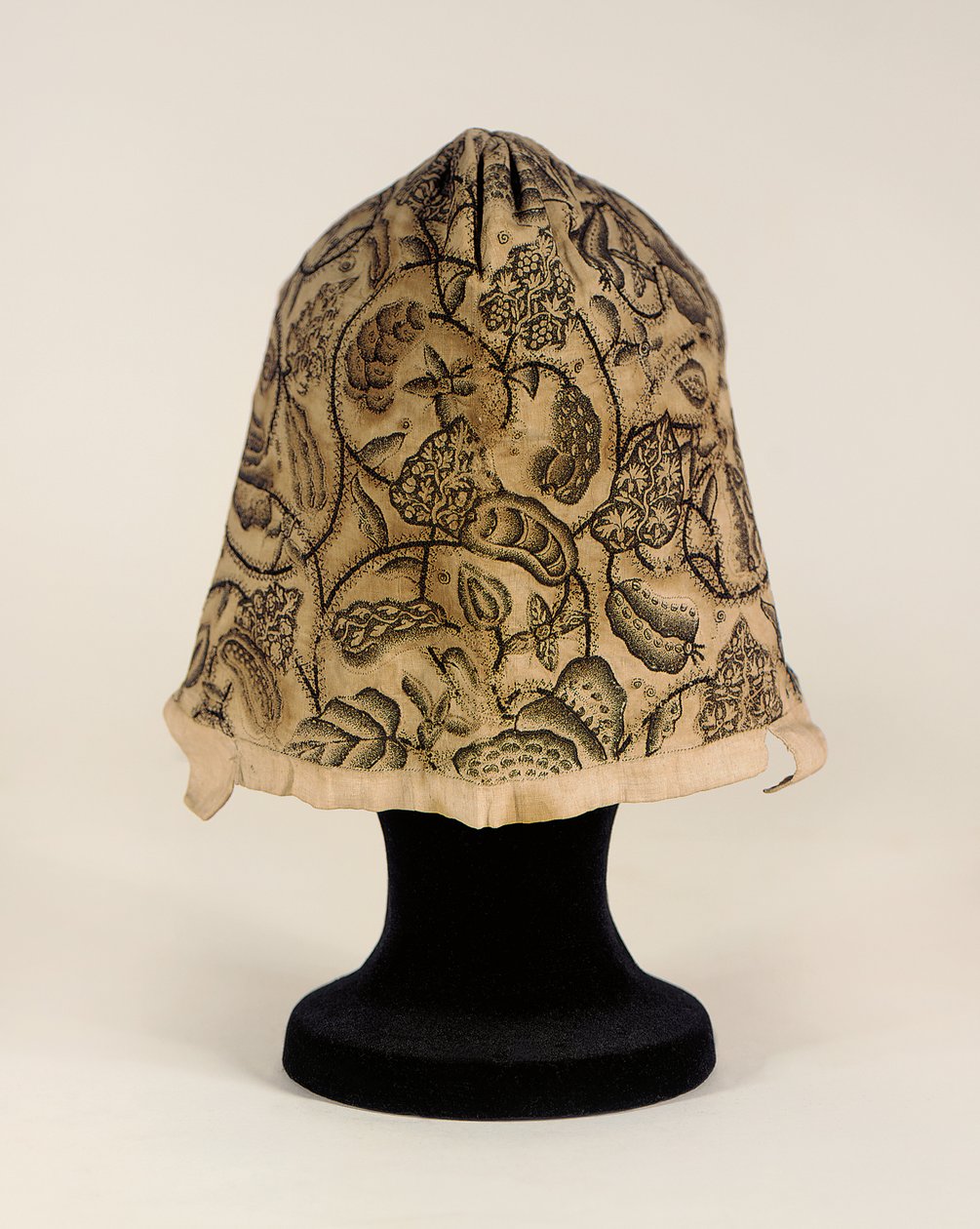 Coiffe en broderie noire, 1620-40 - English School