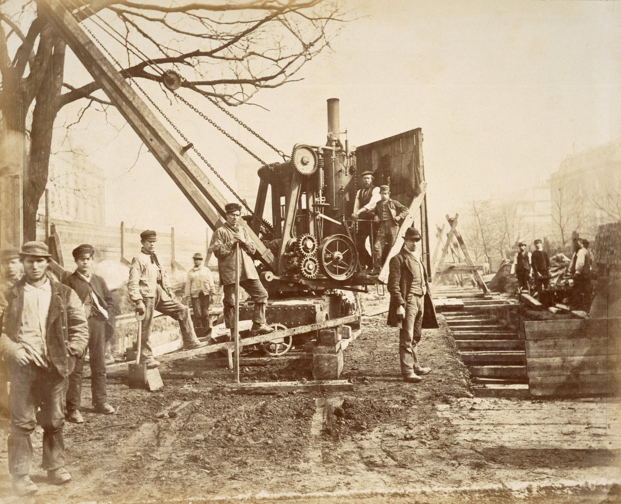 Une grue à vapeur en fonctionnement pendant la construction de la Circle Line à Paddington, Londres, c.1890 - English School