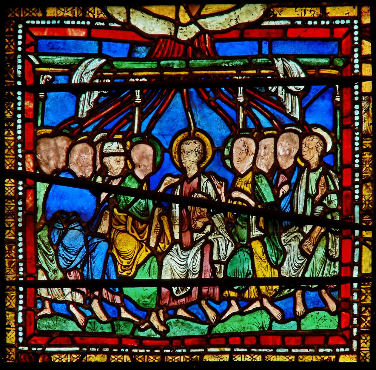Détail de la fenêtre est de la chapelle de la Trinité représentant la Pentecôte - English School