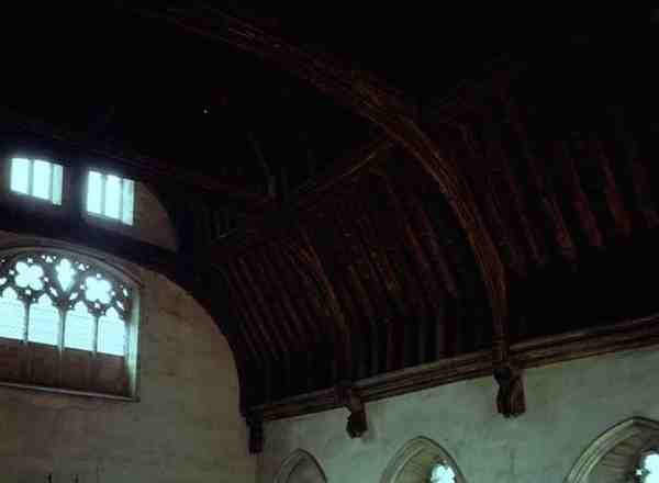 Détail du plafond dans la salle du Baron, construite en 1341 (photo) - English School