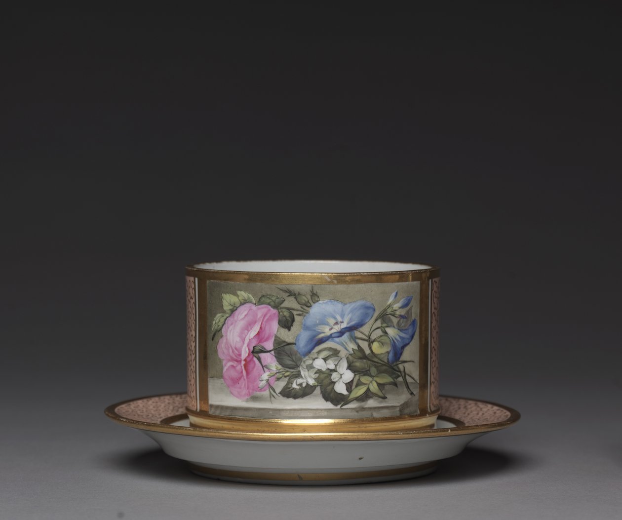 Plat, fabriqué par Worcester Porcelain Factory, vers 1810 - English School