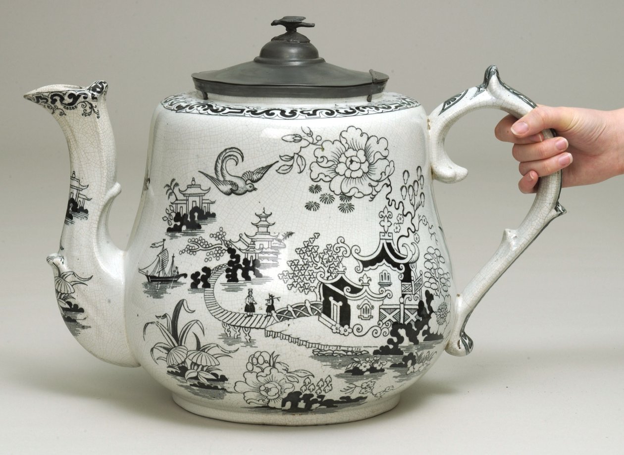 Théière géante avec motif de transfert noir - English School