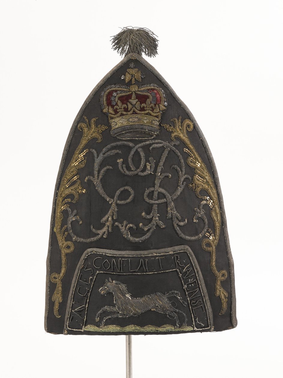 Casquette de grenadier, bataillon sud, milice du Hampshire, portée par le lieutenant J B Harrison - English School