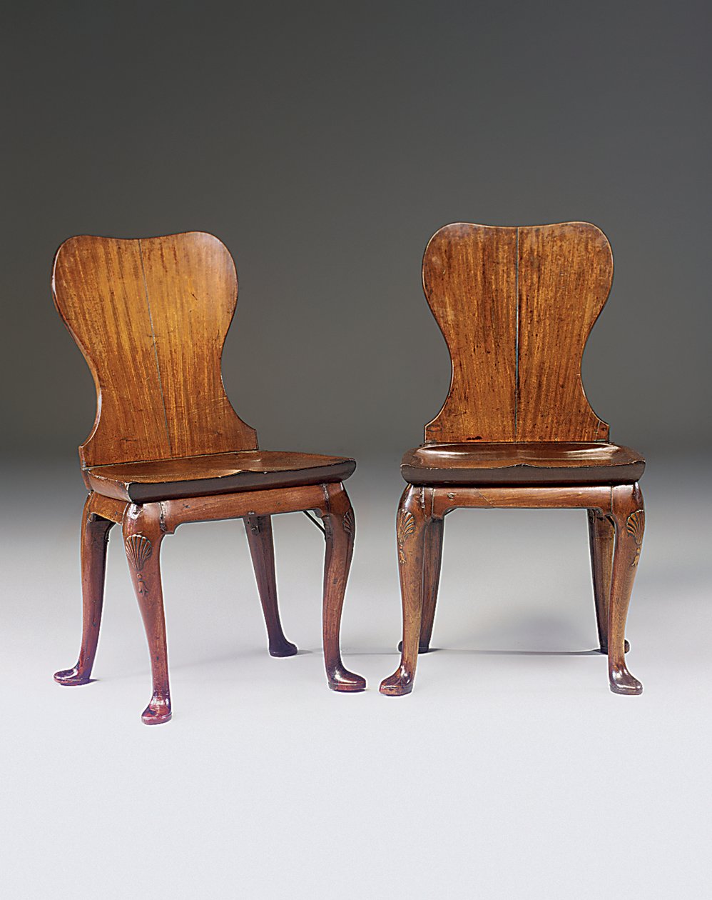 Paire de chaises de hall George II, vers 1730 - English School