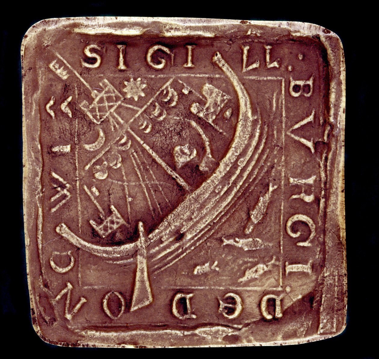 Sceau de la ville de Dunwich dans le Suffolk. Un navire est représenté dans une mer agitée, probablement en référence aux tempêtes qui ont détruit une partie de la ville en 1286 et 1347. XIVe siècle. Paris, Archives nationales - English School