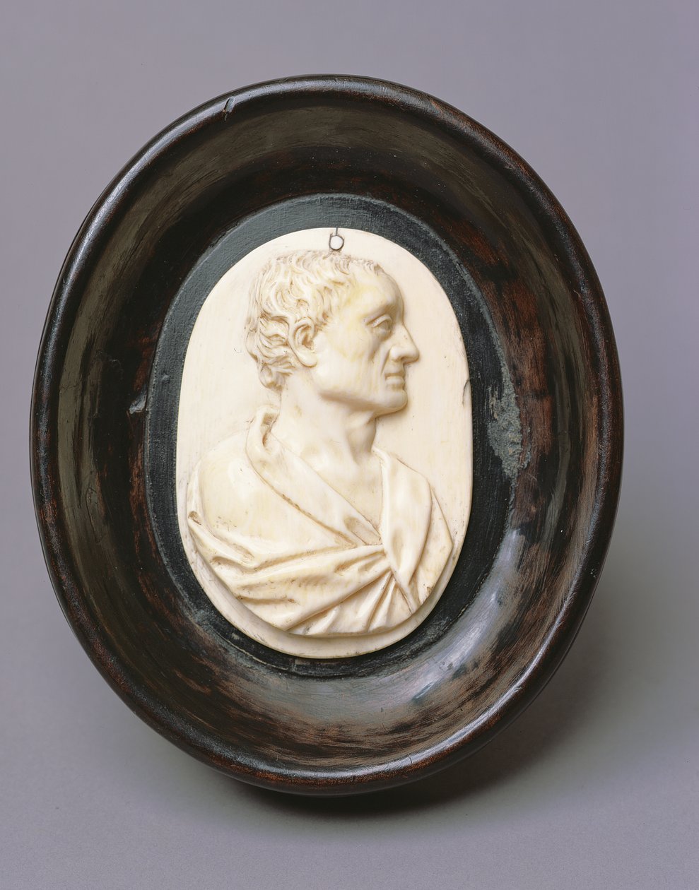 Sir Isaac Newton (ivoire et bois teinté) - English School