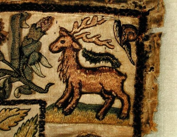 Broderie représentant un cerf, (détail) - English School