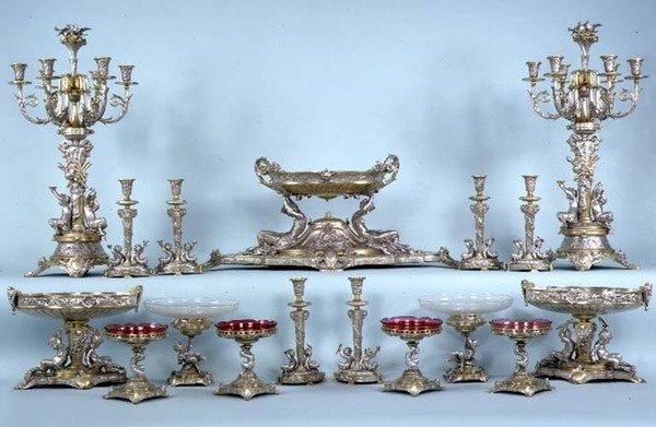Garniture de table, probablement conçue par Leonard Morel-Ladeuil, par Elkington and Co, Birmingham - English School