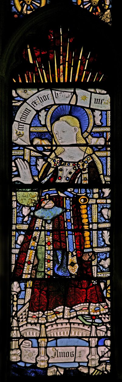 La fenêtre Est (Ew) représentant la Vierge Marie (figure composite) - avec des bijoux en verre incrusté - English School