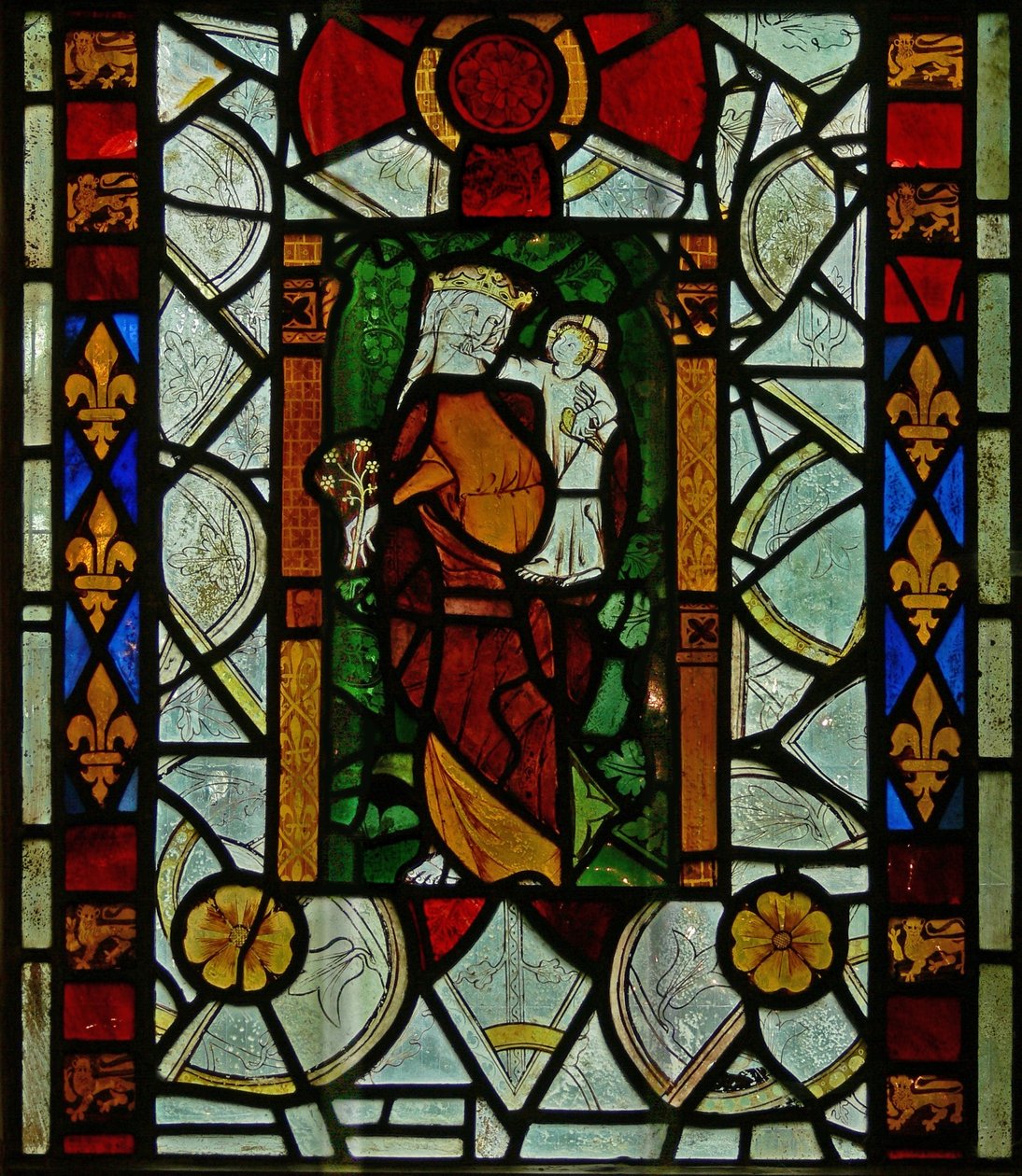La fenêtre Est (Ew) représentant la Vierge Marie avec l