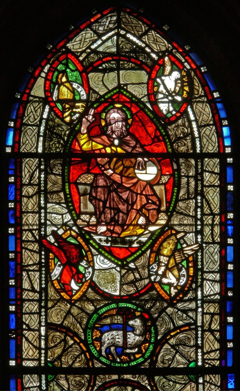 Fenêtre S représentant le Christ en majesté entouré de symboles des évangélistes - English School