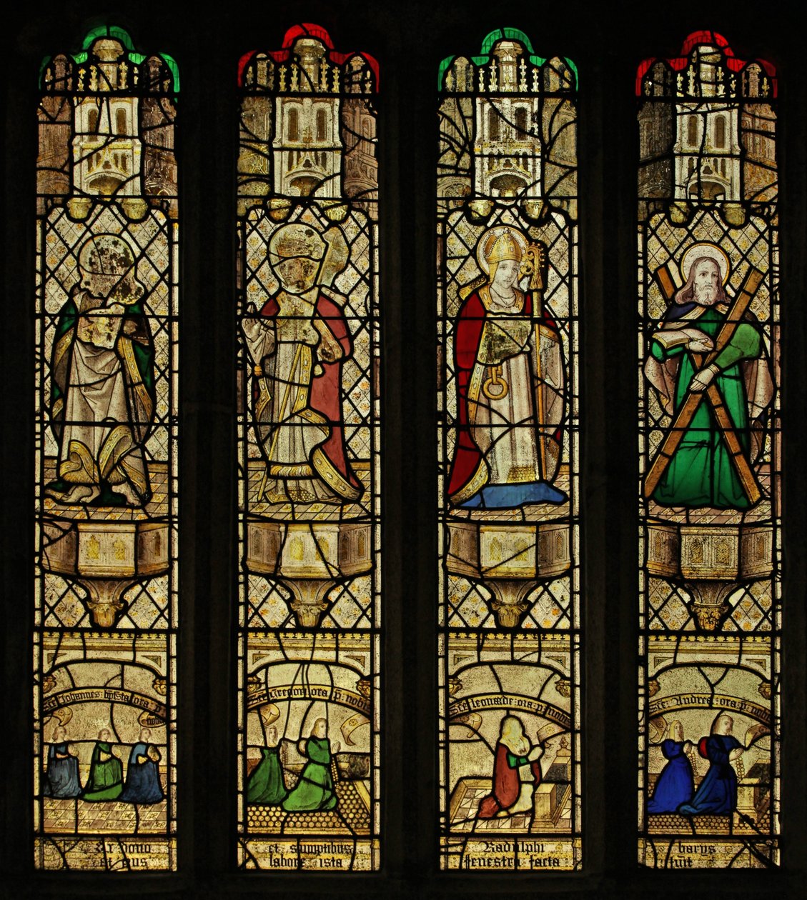 Fenêtre n2 représentant Saint Jean, Saint Grégoire, Saint Léonard et Saint André - English School