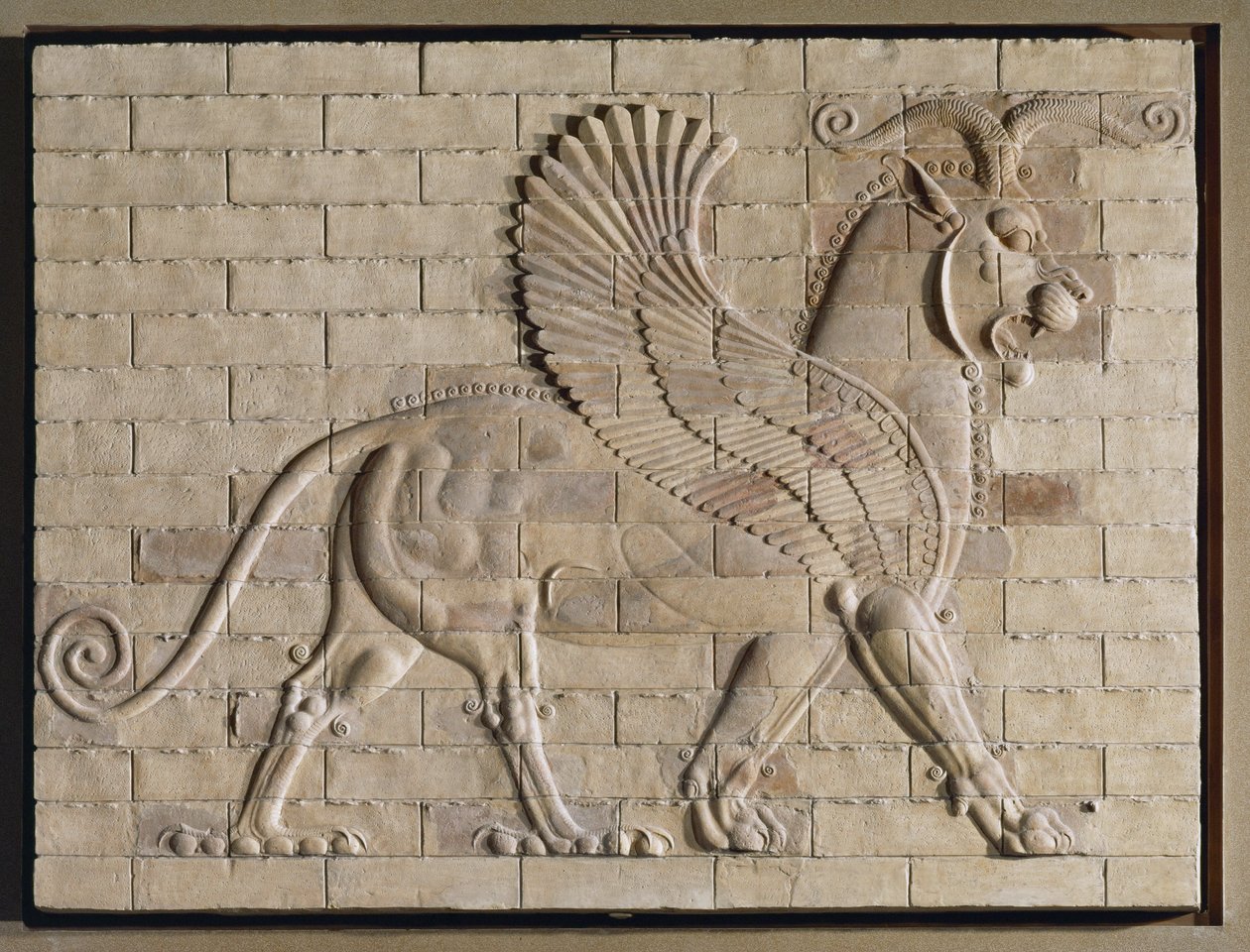 Griffon ailé, tuiles vernissées colorées, provenant du palais de Suse, Iran ... - Erich Lessing