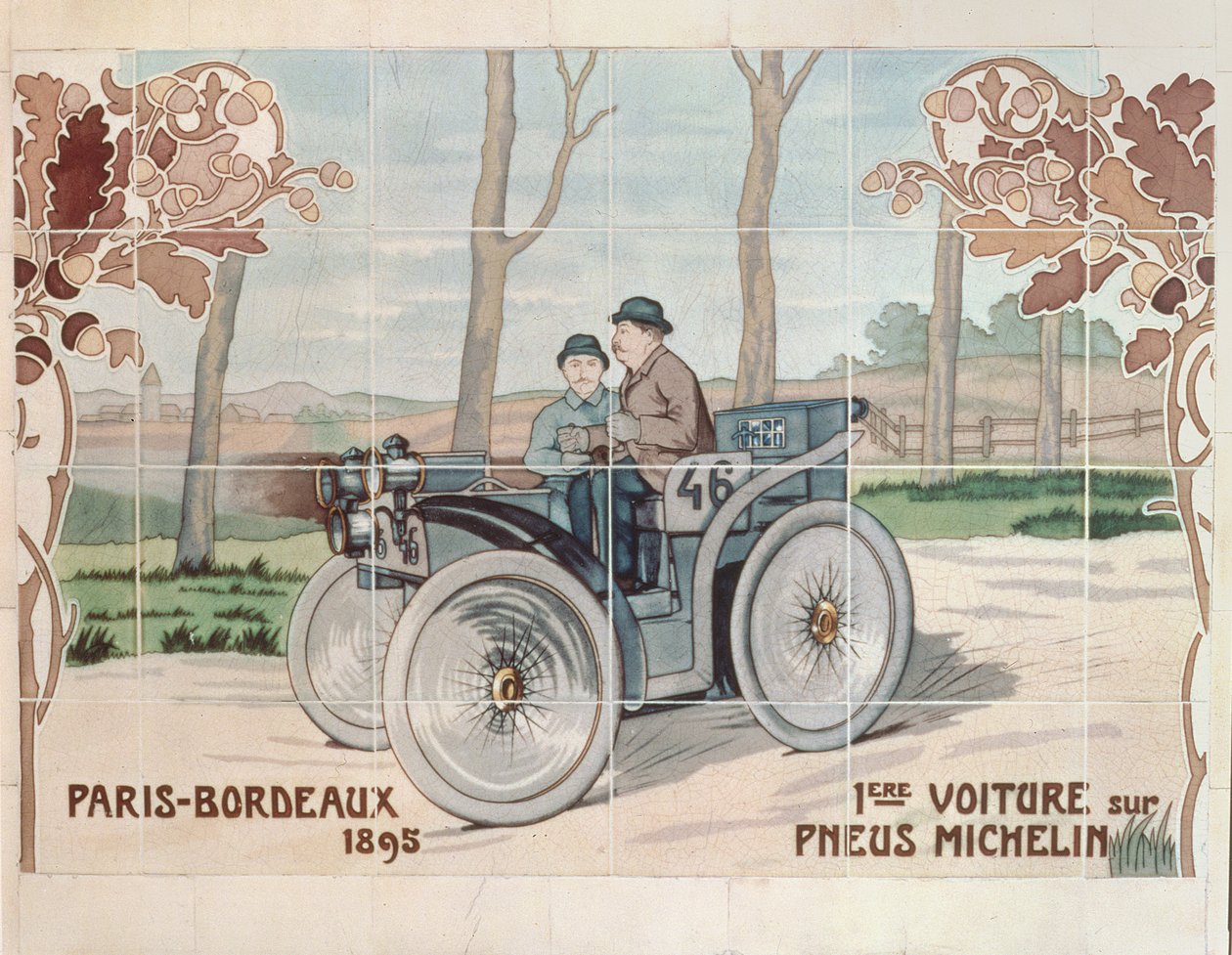 Édouard et André Michelin conduisant L