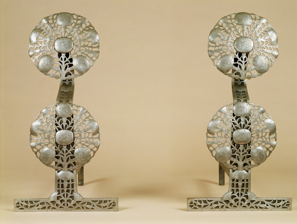 Paire de chenets, fabriqués par Alfred Bucknall, 1904 - Ernest William Gimson