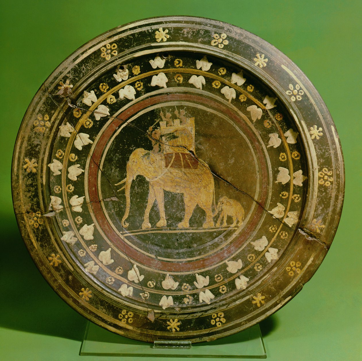 Plat représentant un éléphant utilisé dans la guerre contre les Carthaginois (céramique) - Etruscan