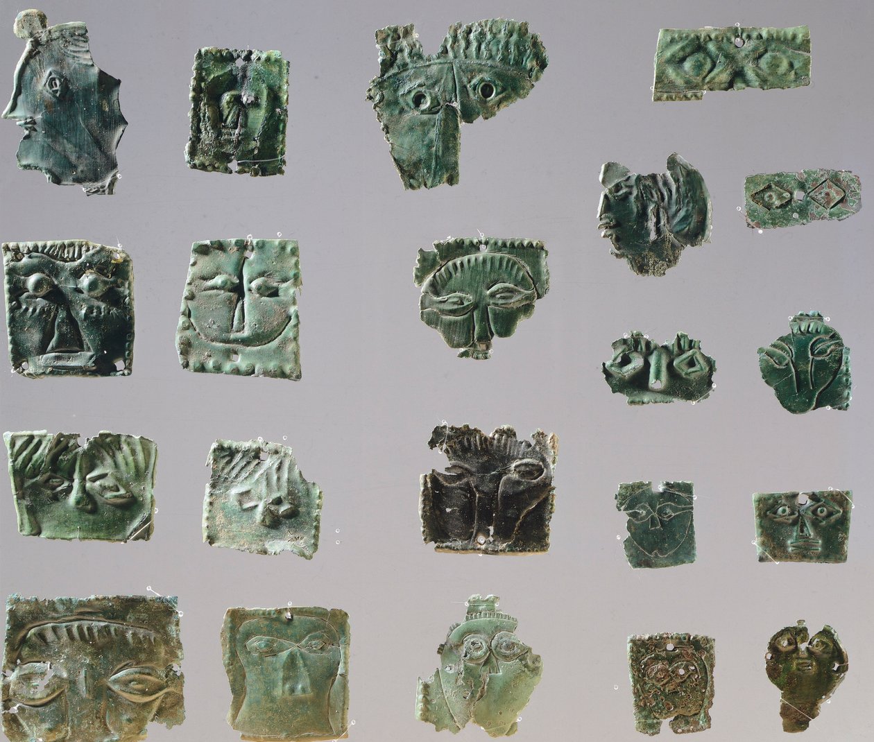 Ex-voto en plaque de bronze représentant des yeux. Artefacts du Sanctuaire de Reithia Este (Vénétie). Civilisation étrusque, Ve-IVe siècle av. J.-C. - Etruscan