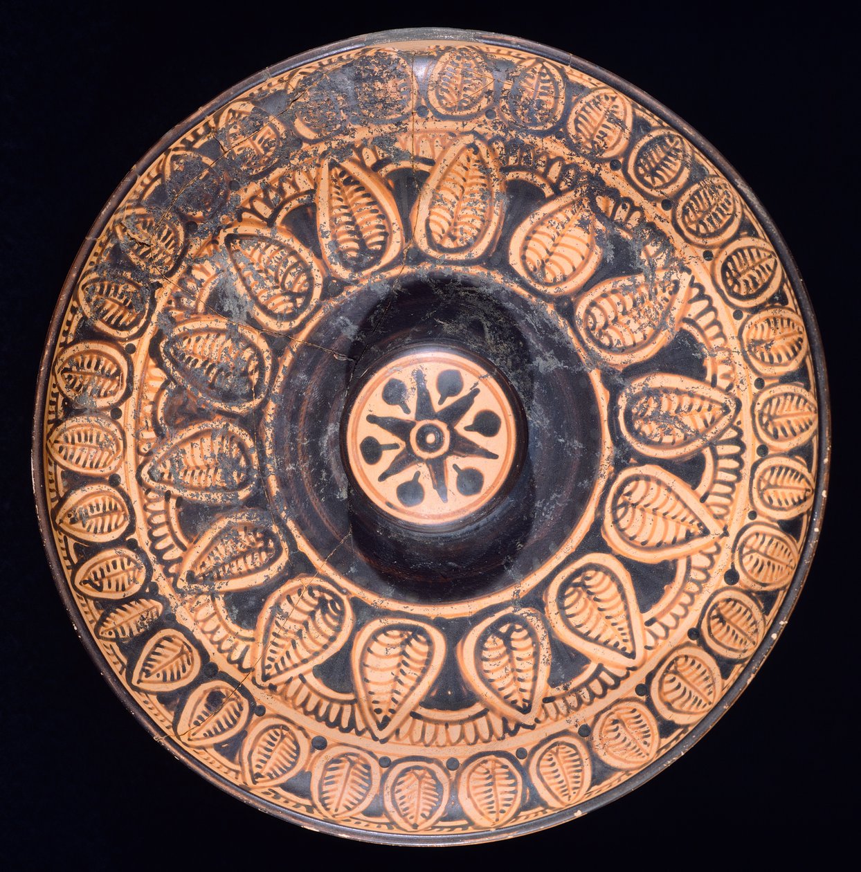 Patère. Poterie à figures rouges de Spina (Émilie-Romagne). Civilisation étrusque, IVe siècle av. J.-C. - Etruscan