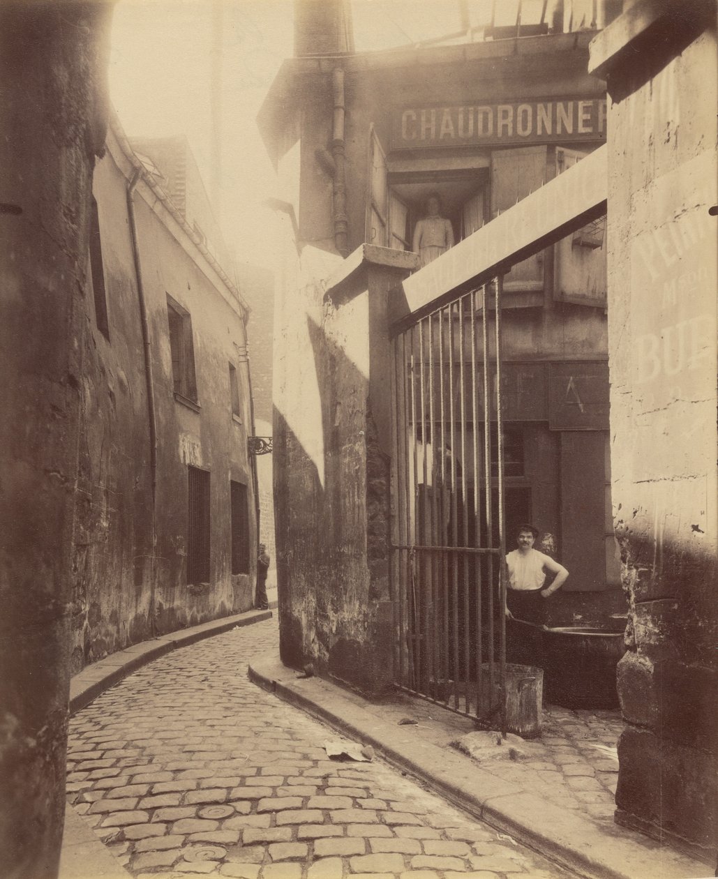 Entrée du passage de la Réunion, 1 et 3 Rue du Maure, 3° arrondissement - Eugène Atget