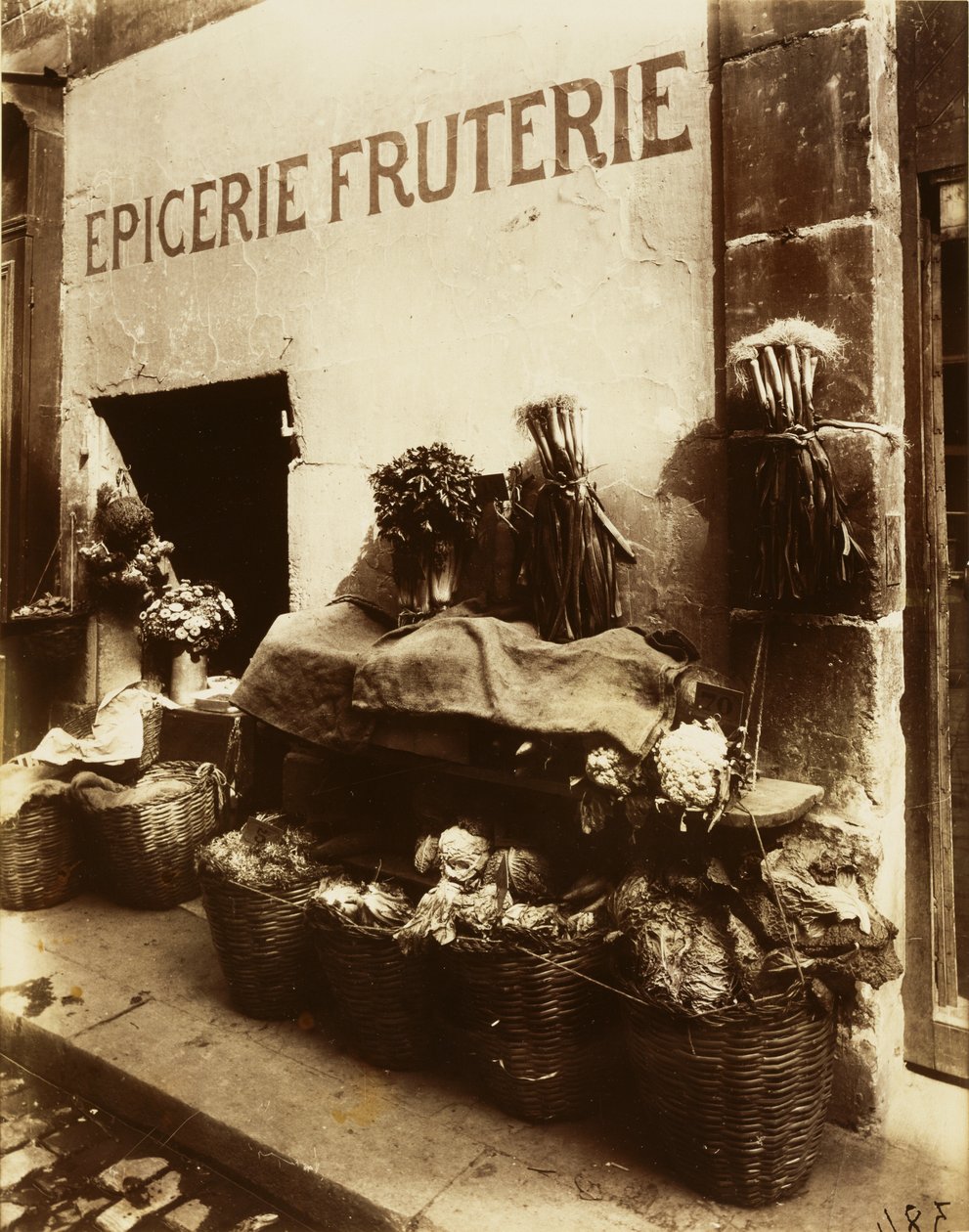 Épicerie et fruiterie - Eugène Atget